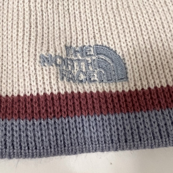 🎉Host Pick🎉 The North Face kid’s beanie hat - Picture 2 of 5